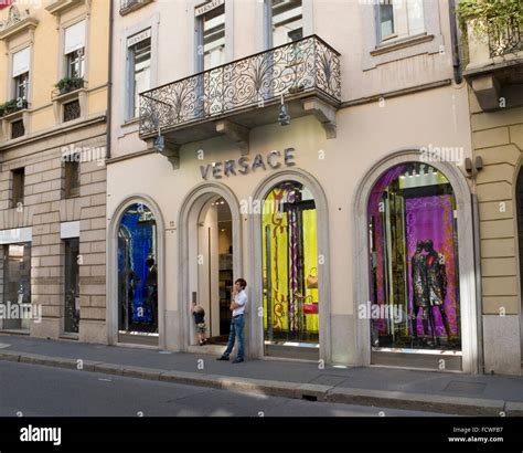 boutique versace via montenapoleone